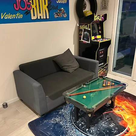 Joe Bar Stud Apartment