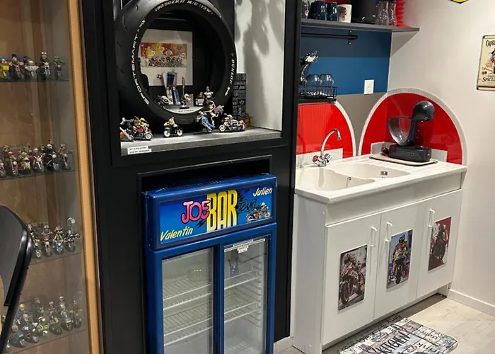 Joe Bar Stud Apartment