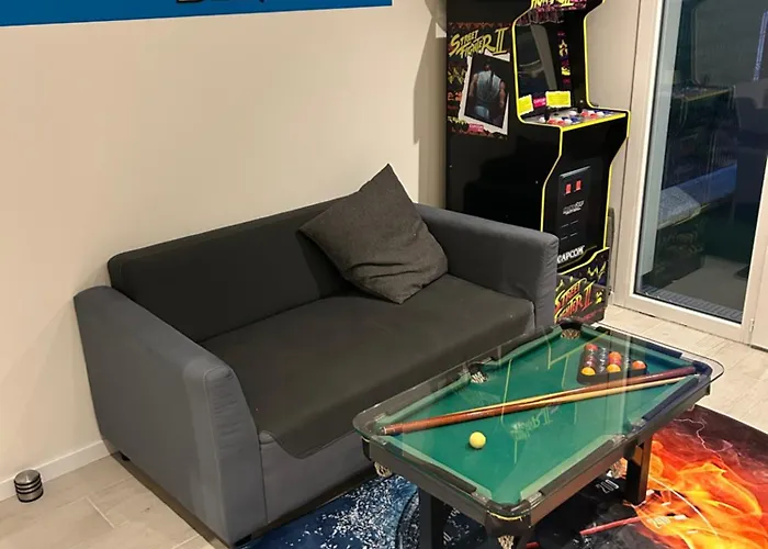 Joe Bar Stud Apartment